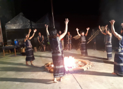 Du lịch cồng chiêng (Gongs performance show)